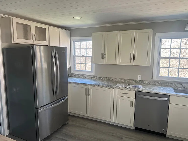 2751 Everett St — Photo 16