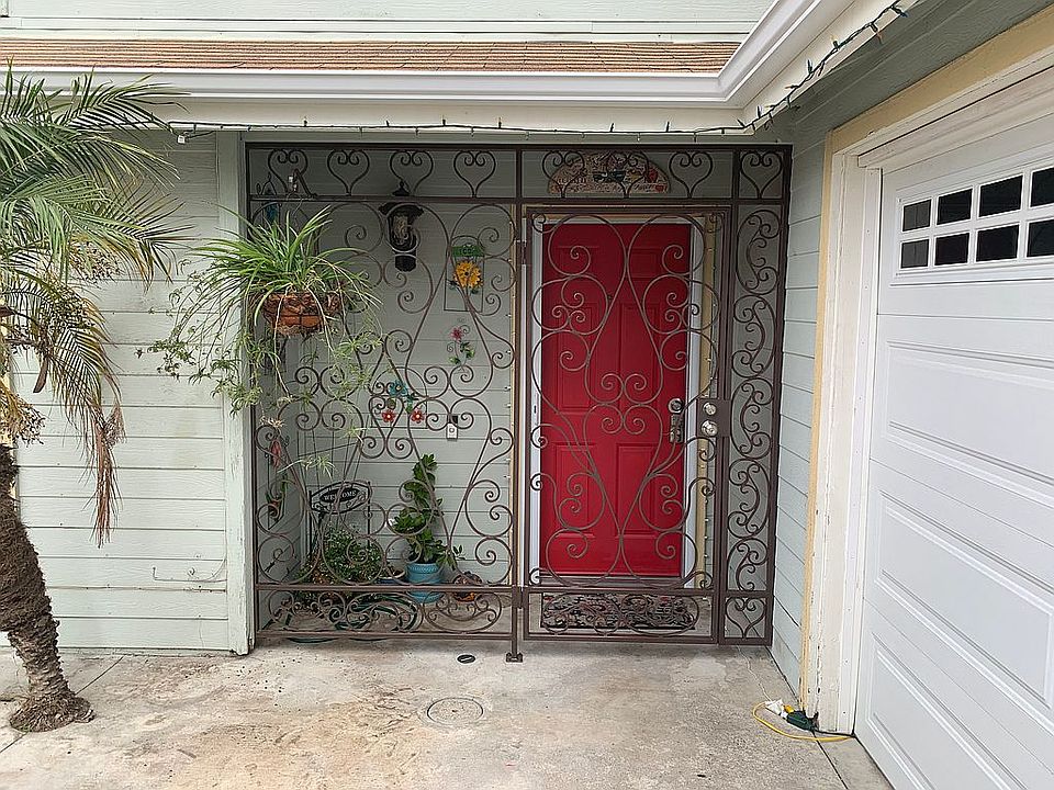 2nd image of 924 Hillcrest Pl