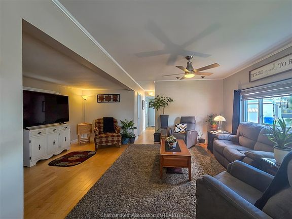 4th image of 22220 Charing Cross Rd #21