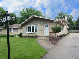 929 S Euclid Ave, Elmhurst, IL 60126