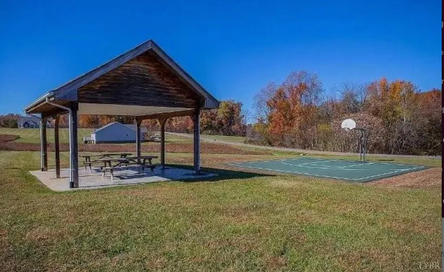 3 bed, 1616 sqft, $2,100 — Photo 3