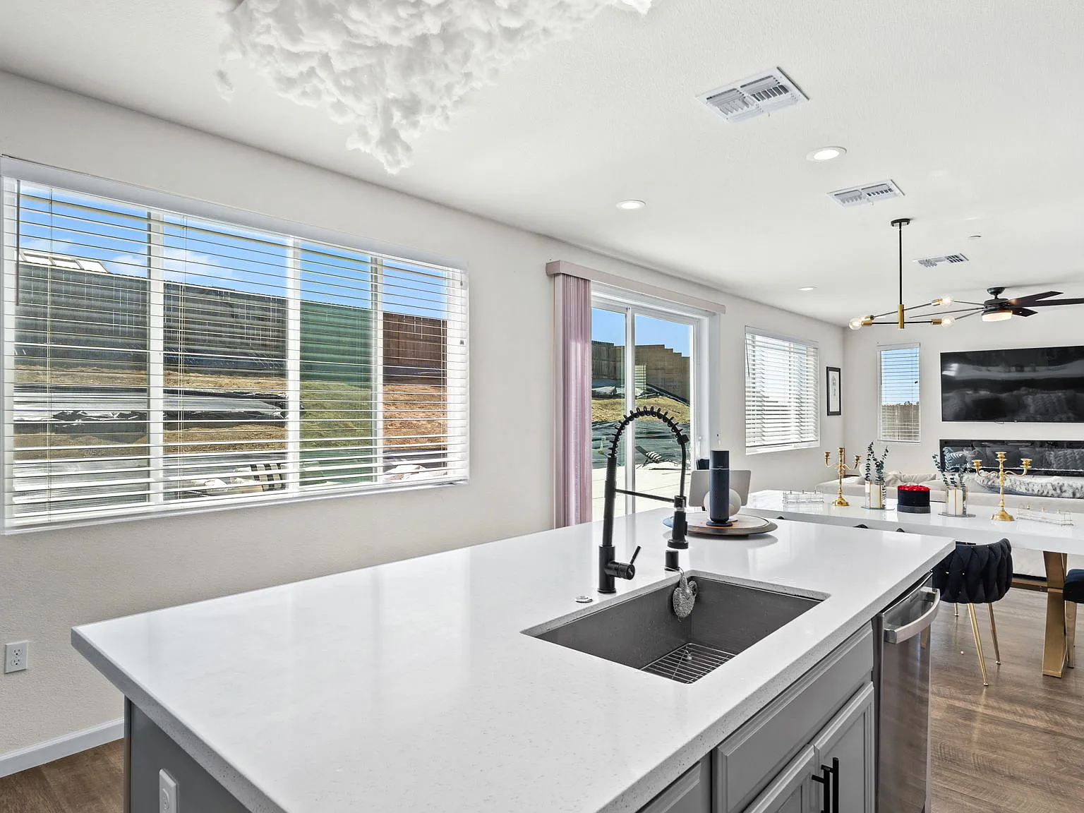 5 bed, 2557 sqft, $5,500 — Photo 4