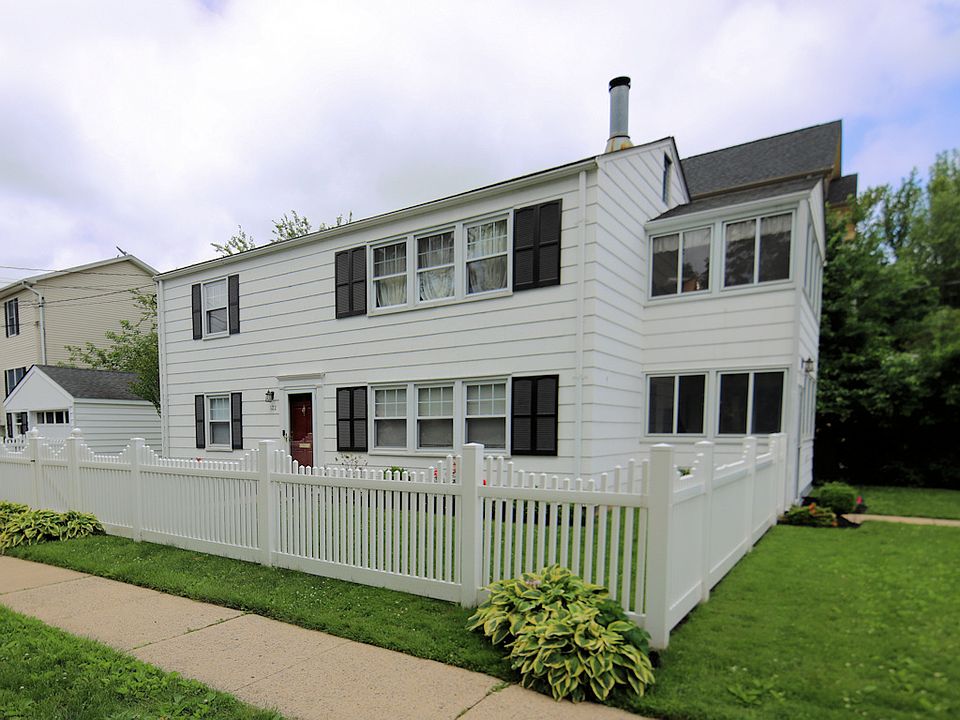 1st image of 122 Sterling Ave