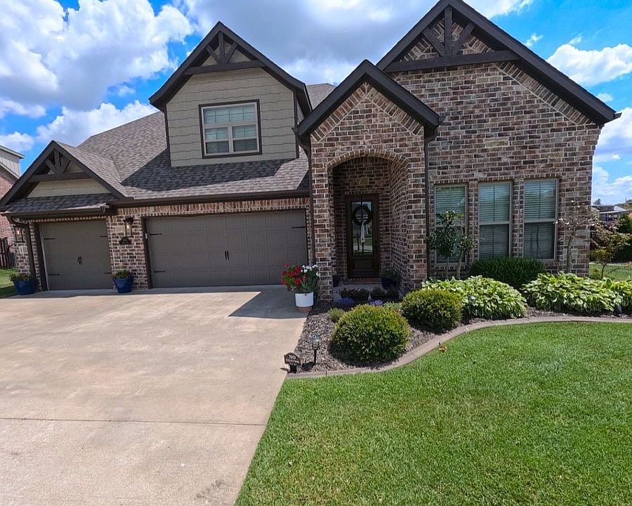 1st image of 300 Sicily Dr