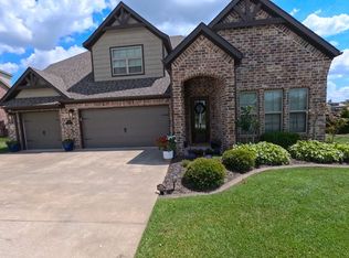 300 Sicily Dr, Centerton, AR 72719