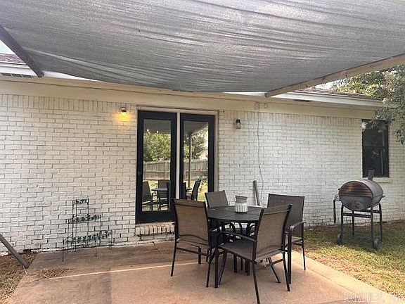 3rd image of 7 Crescent Park Dr