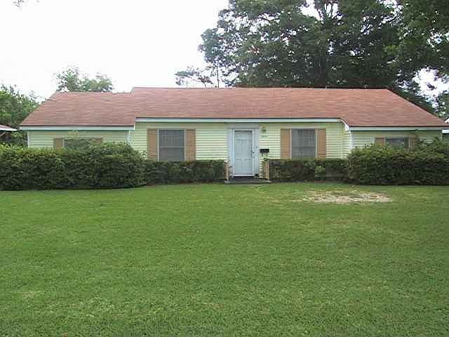 1st image of 2440 Woodrow Dr