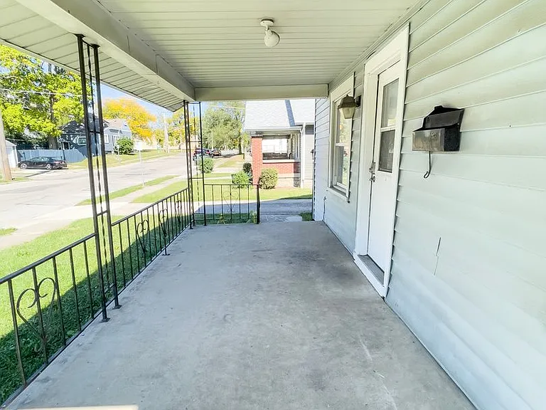 210 S Nichols Ave — Photo 32
