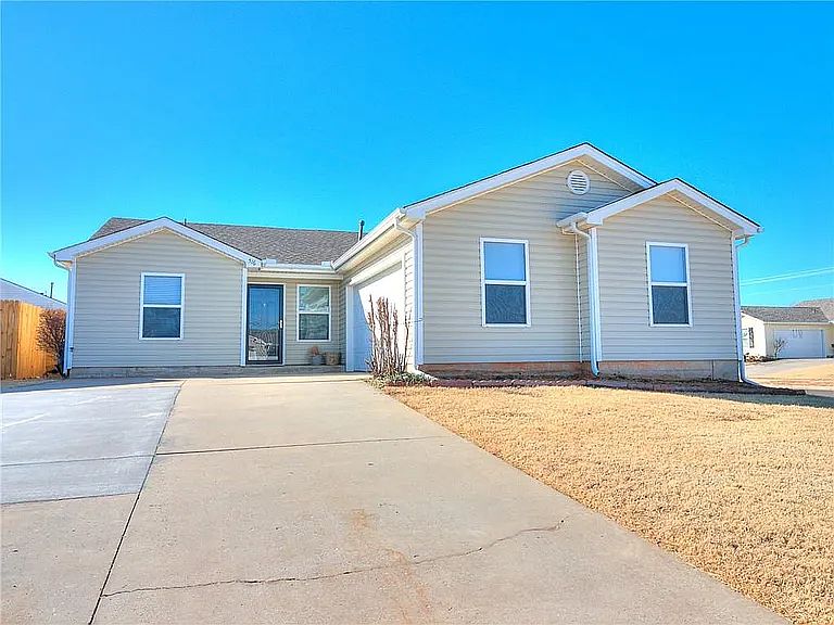 1st image of 516 Calla Lily Ln