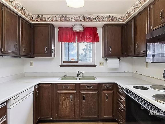 4th image of 22081 Jeanne Dr