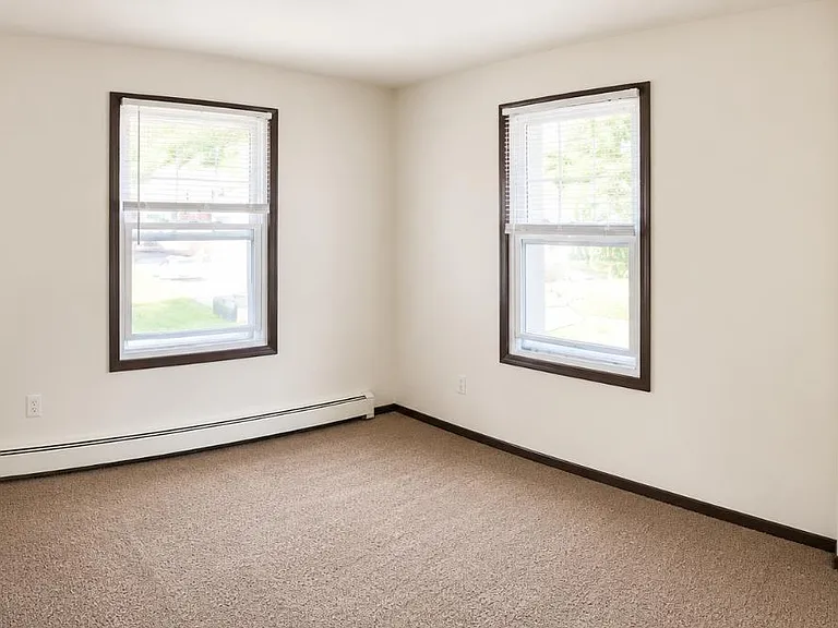 307 Rock Ave #2 — Photo 4