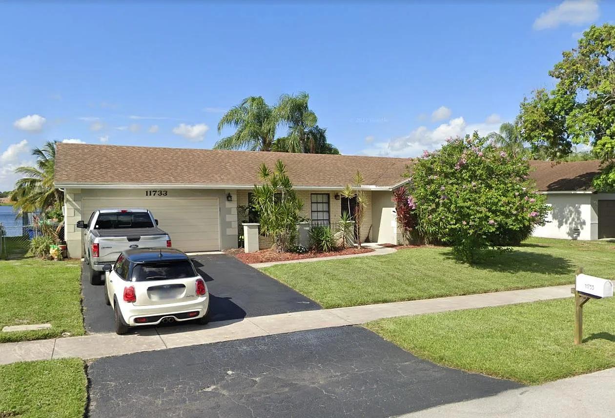 4 bed, 2242 sqft, $4,200 — Photo 3