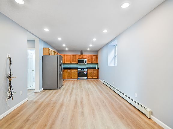 4th image of 601 Bellevue Ave N #2