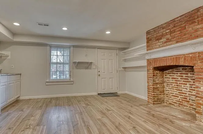 1511 W Lombard St — Photo 26