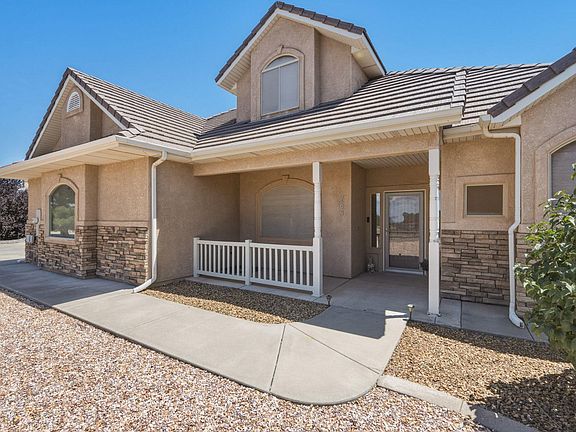 4th image of 764 N Dammeron Valley Dr