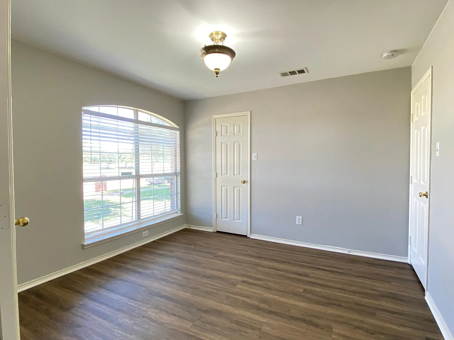 4 bed, 2236 sqft, $2,500 — Photo 4
