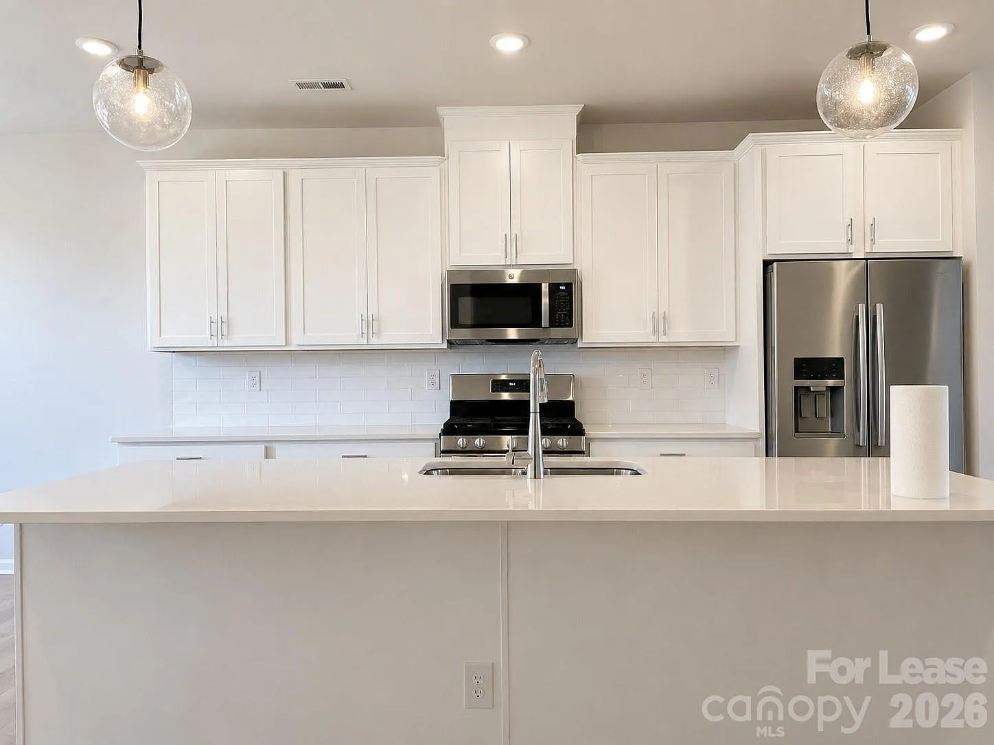 3 bed, 2.5 bath, $2,250 — Photo 3