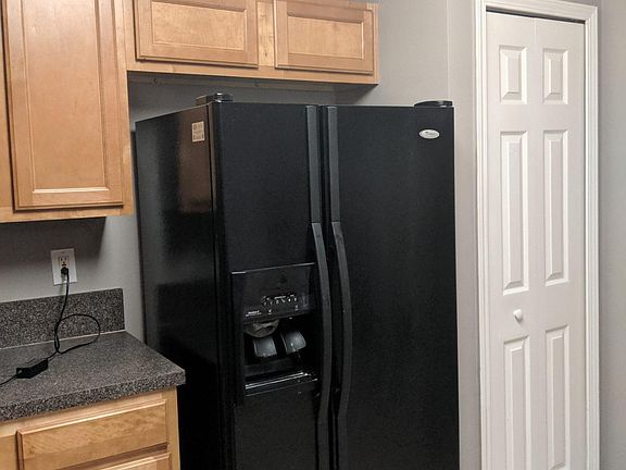 3rd image of 5151 Playpen Dr Unit 7-15