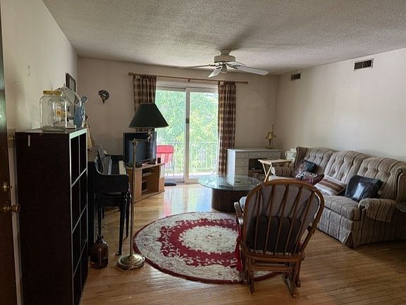 3rd image of 5 Pilgrim Cir APT F