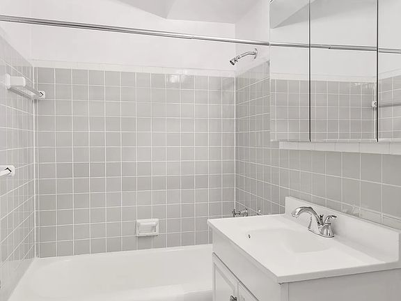 5th image of 175 Willoughby St APT 15D