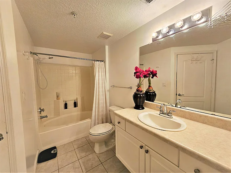 5050 Fairways Cir #301 — Photo 18