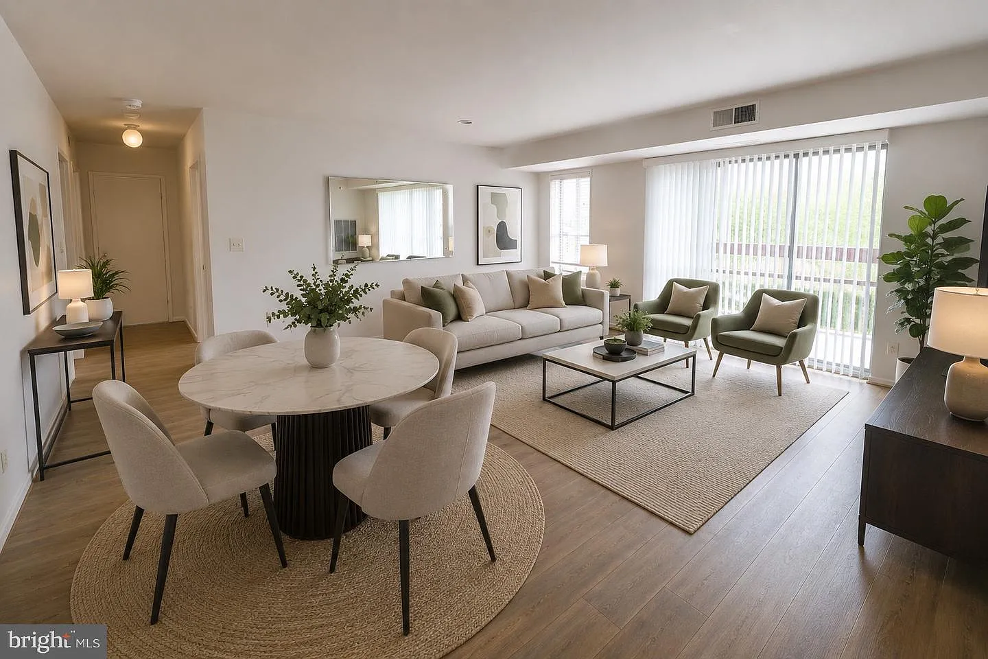 2 bed, 1.0 bath, 856 sqft, $1,800 — Photo 2