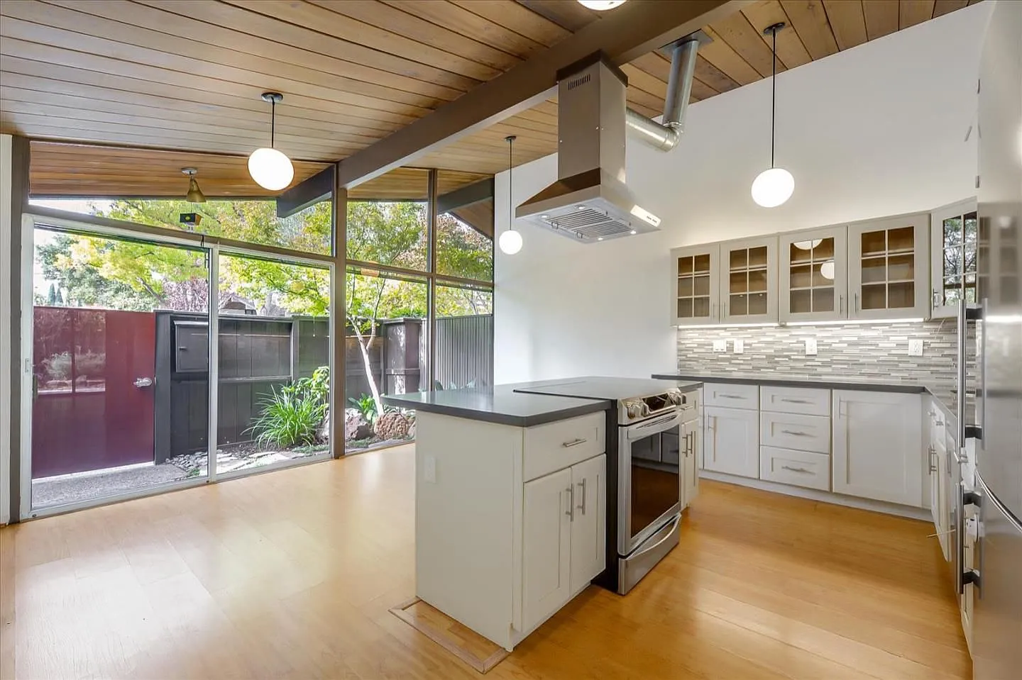 155 Greenmeadow Way photo 1
