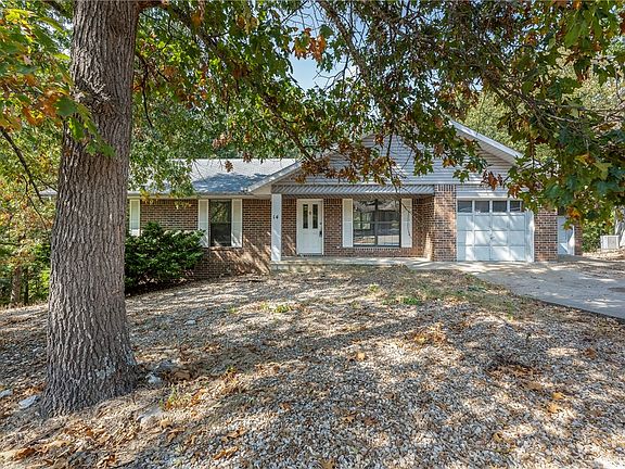 2nd image of 14 Oak Knoll Ln
