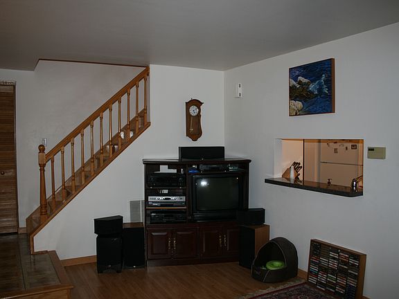 4th image of 271 Acorn Dr