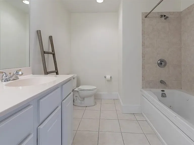 1306 Columbia Rd #5 — Photo 7