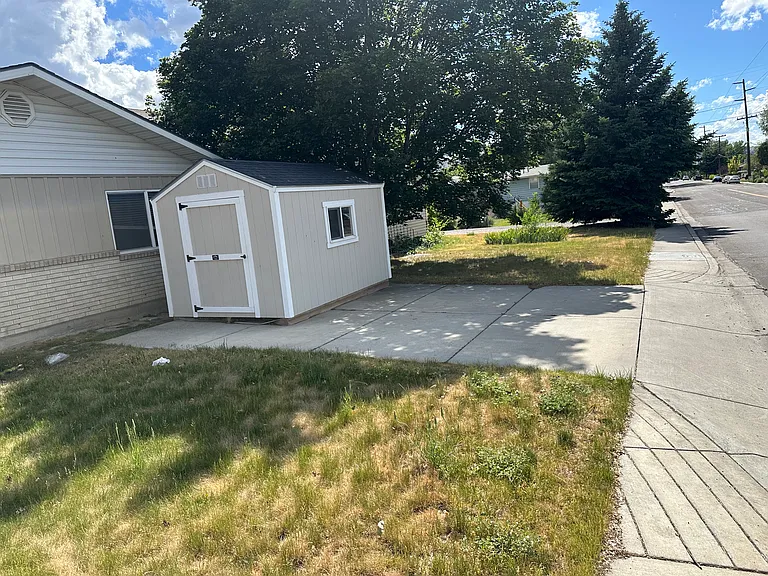 691 Jefferson Ave — Photo 12