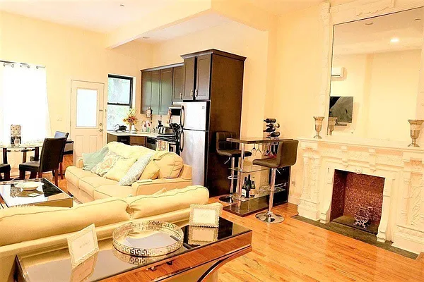 Rented by Bold New York | media 29