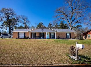 201 Linden Dr, Palestine, TX 75803