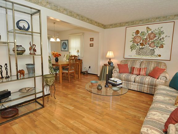 3rd image of 2701 Bonne Cir