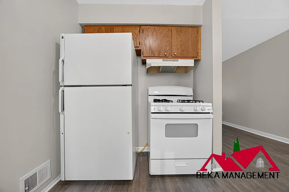 3 bed, 1000 sqft, $1,300 — Photo 3