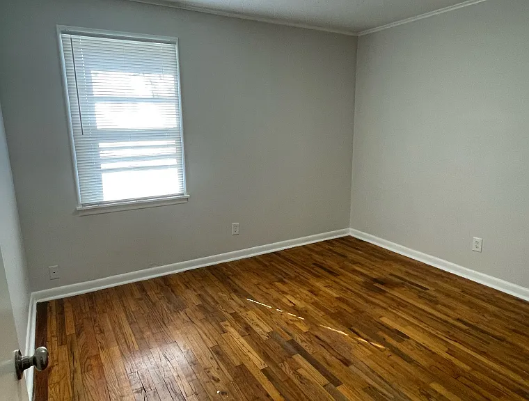 1919 Bella Vista St — Photo 2