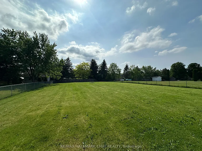 2047 Chantler St — Photo 12