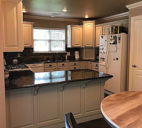 Kitchen, quartz countertops