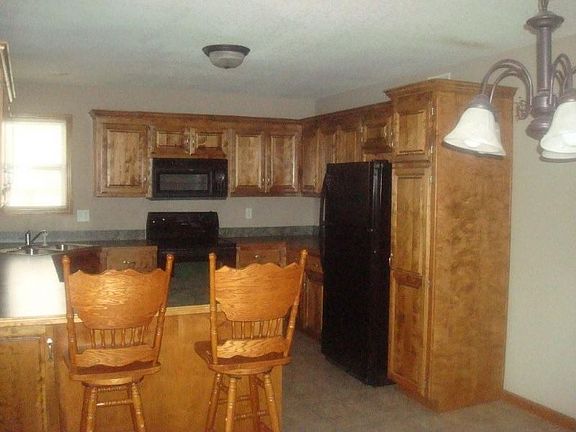 3rd image of 805 SW Meadow Gln
