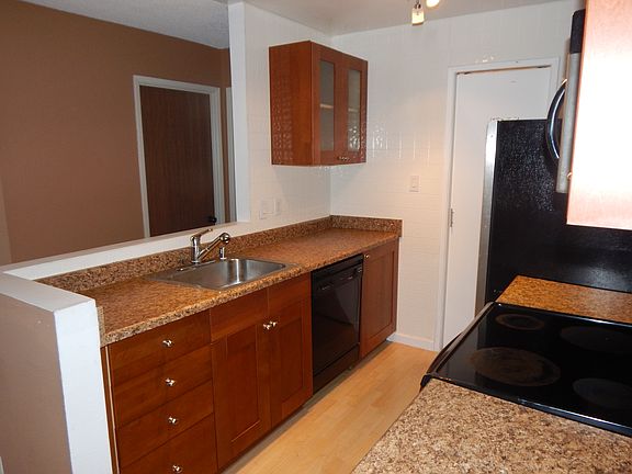 4th image of 221 Boardwalk Ave APT E