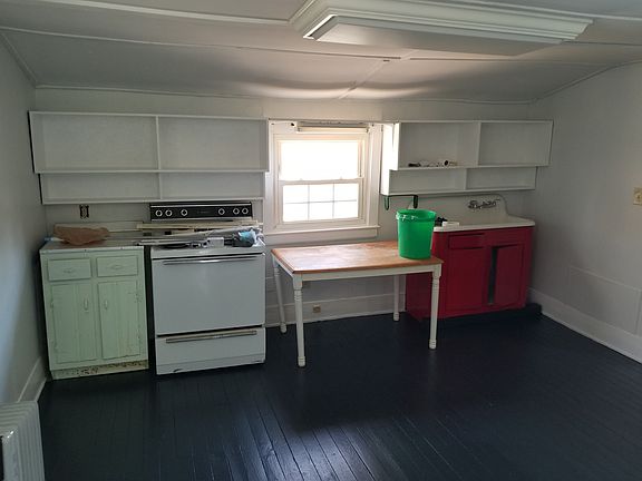 3rd image of 400 Oak Ave APT 3