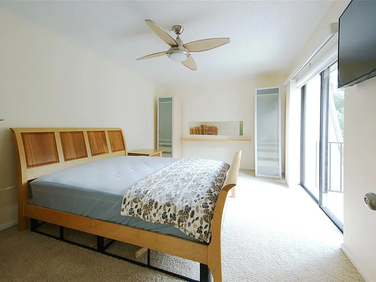 1700 Embassy Dr #504 — Photo 10