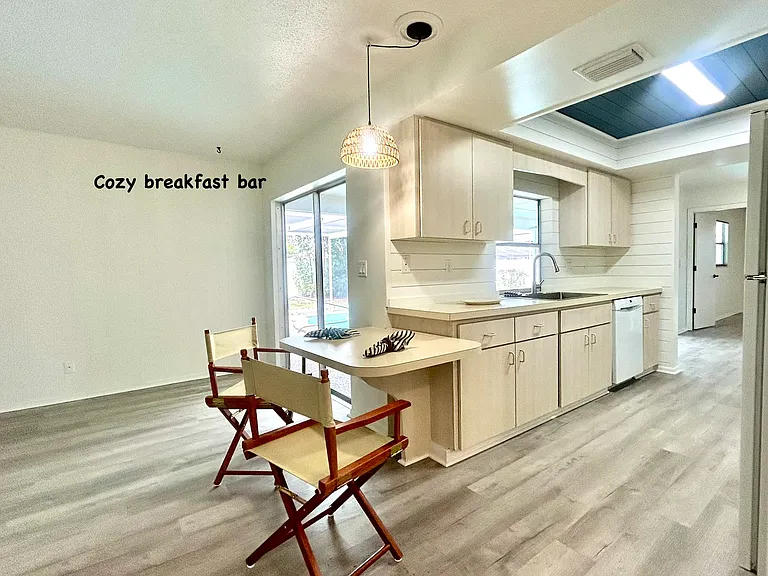 3851 Allenwood St — Photo 9