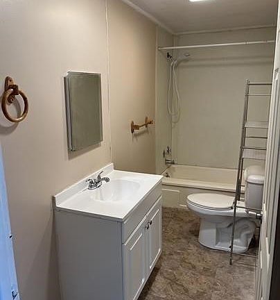 5th image of 601 N River Ave
