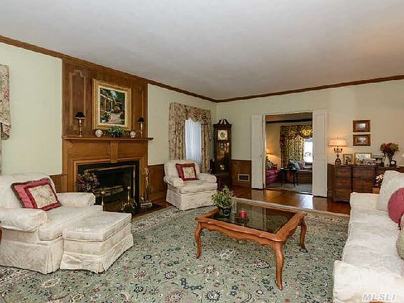 4th image of 241 Country Club Dr