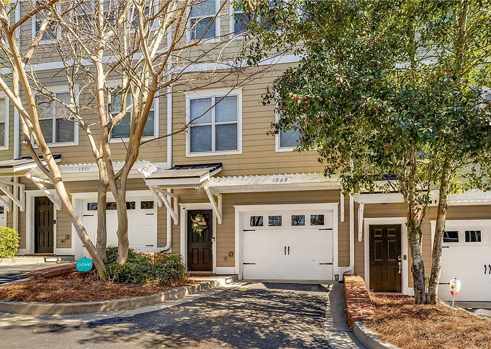 1st image of 1969 Sterling Oaks Cir NE
