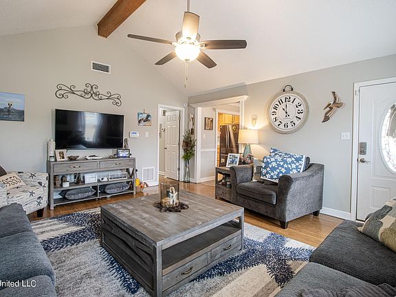 4th image of 2709 Glenheath Dr