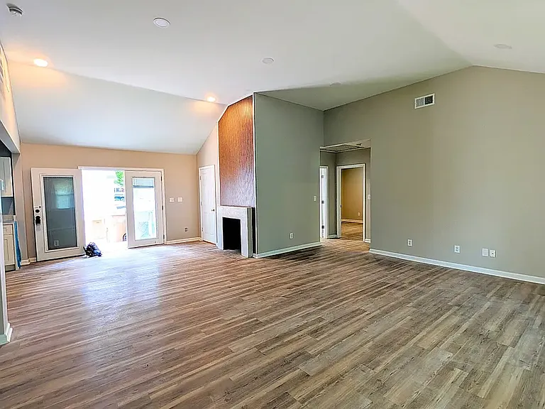 366 Wimpole Dr — Photo 22