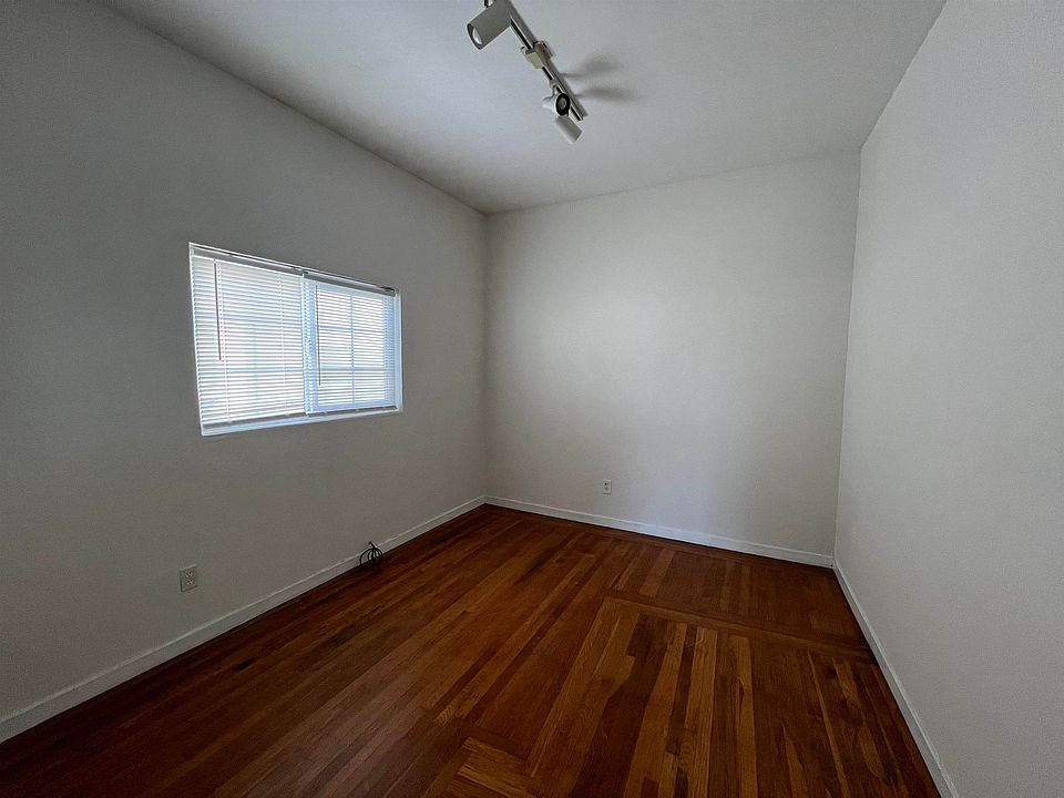 2nd image of 3244 Ellis St APT B