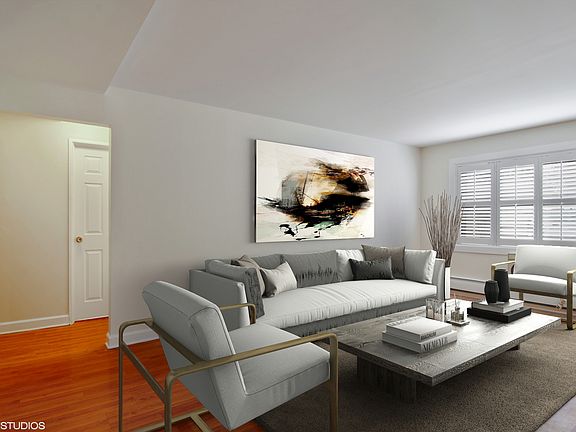 2nd image of 820 Seward St APT 1D